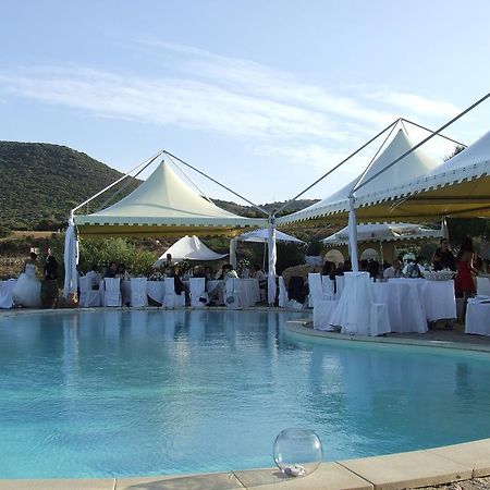 Hotel Ristorante La Tana Di Li Mazzoni Trinita d'Agultu e Vignola Экстерьер фото