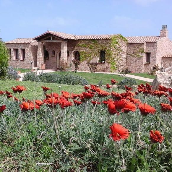 Hotel Ristorante La Tana Di Li Mazzoni Trinita d'Agultu e Vignola Экстерьер фото