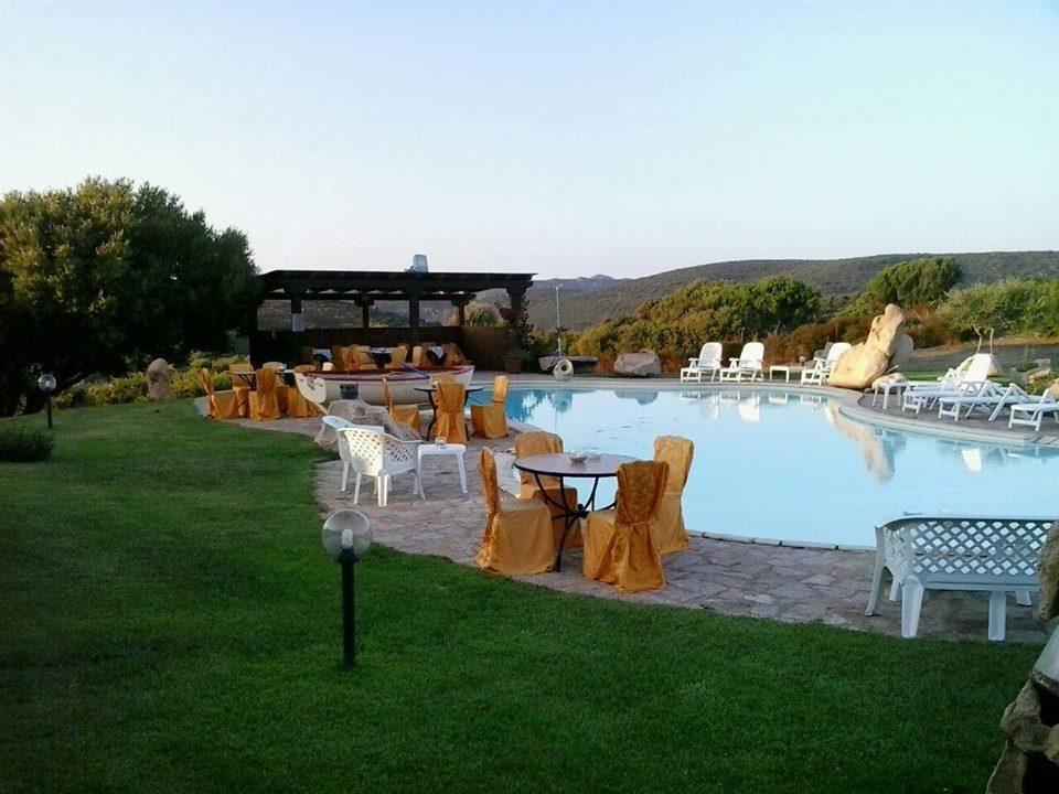 Hotel Ristorante La Tana Di Li Mazzoni Trinita d'Agultu e Vignola Экстерьер фото