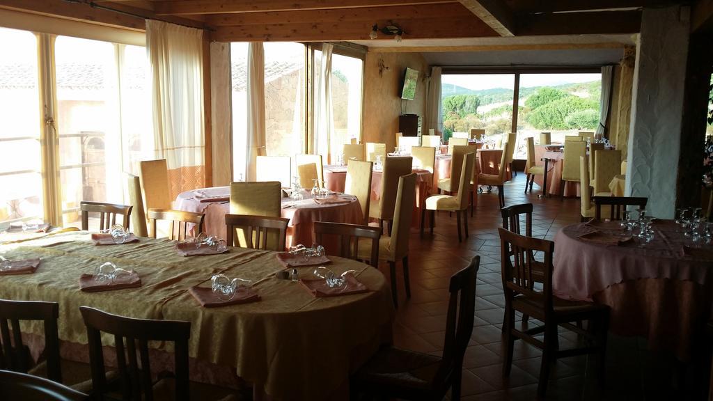 Hotel Ristorante La Tana Di Li Mazzoni Trinita d'Agultu e Vignola Экстерьер фото