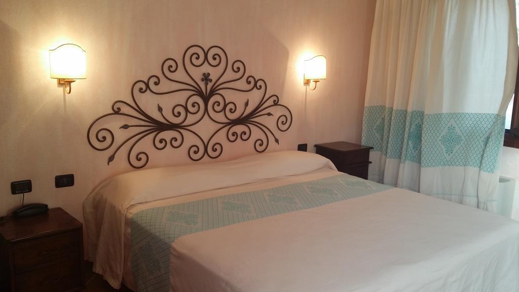 Hotel Ristorante La Tana Di Li Mazzoni Trinita d'Agultu e Vignola Номер фото