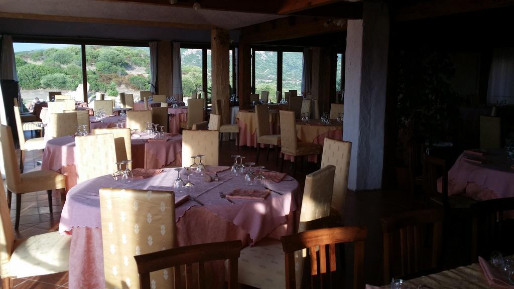 Hotel Ristorante La Tana Di Li Mazzoni Trinita d'Agultu e Vignola Экстерьер фото