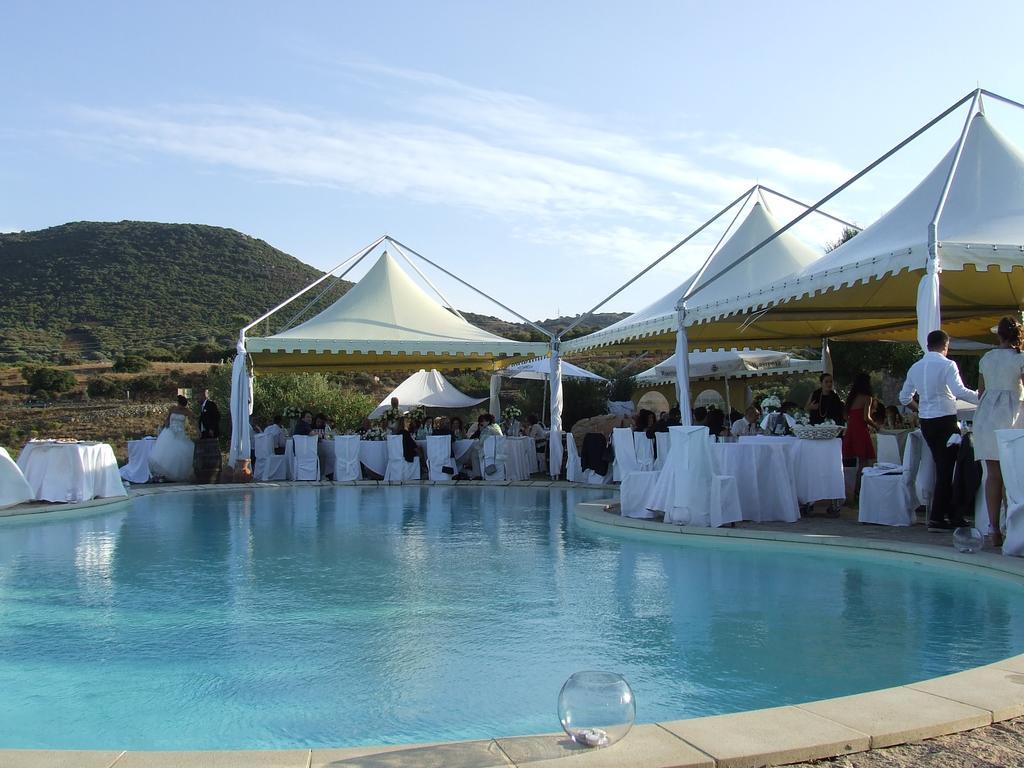 Hotel Ristorante La Tana Di Li Mazzoni Trinita d'Agultu e Vignola Экстерьер фото